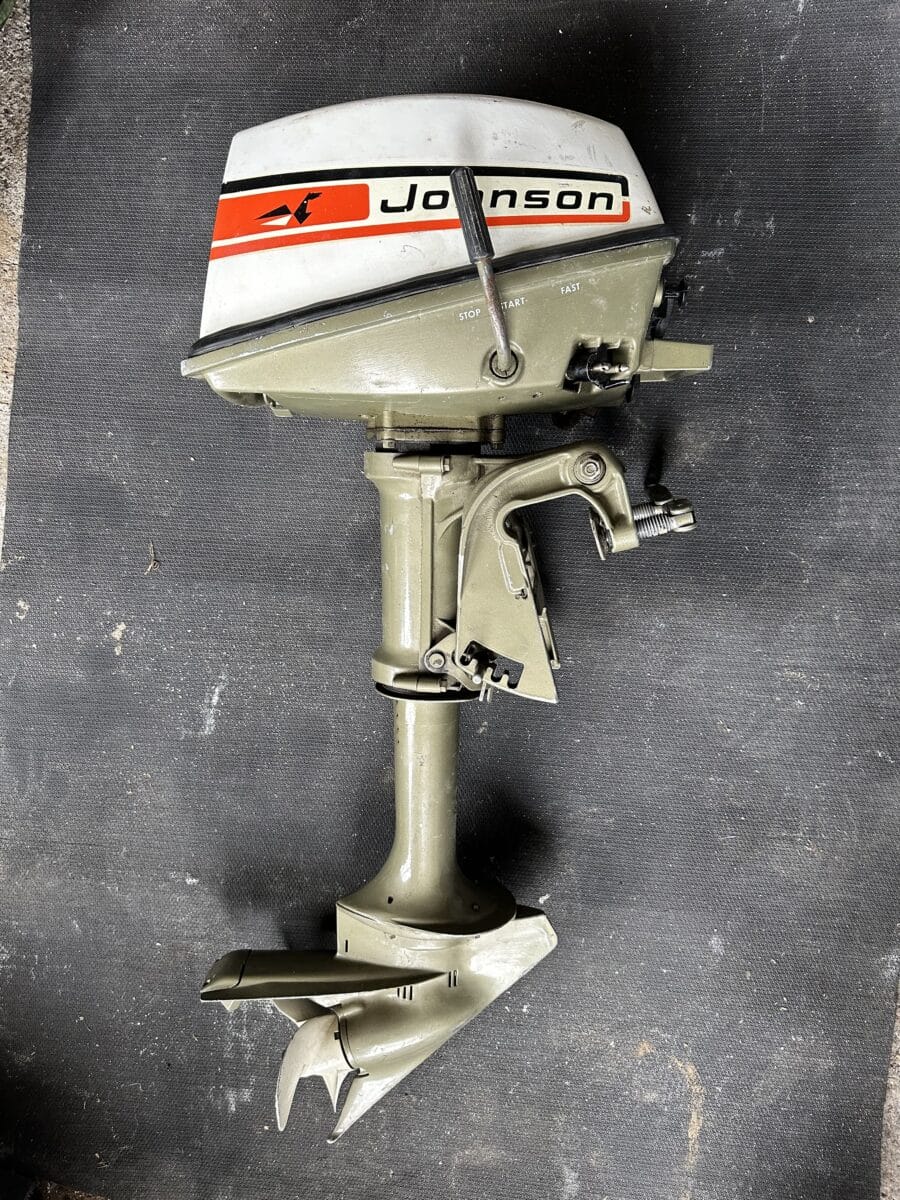 Moteur Johnson 4 forces