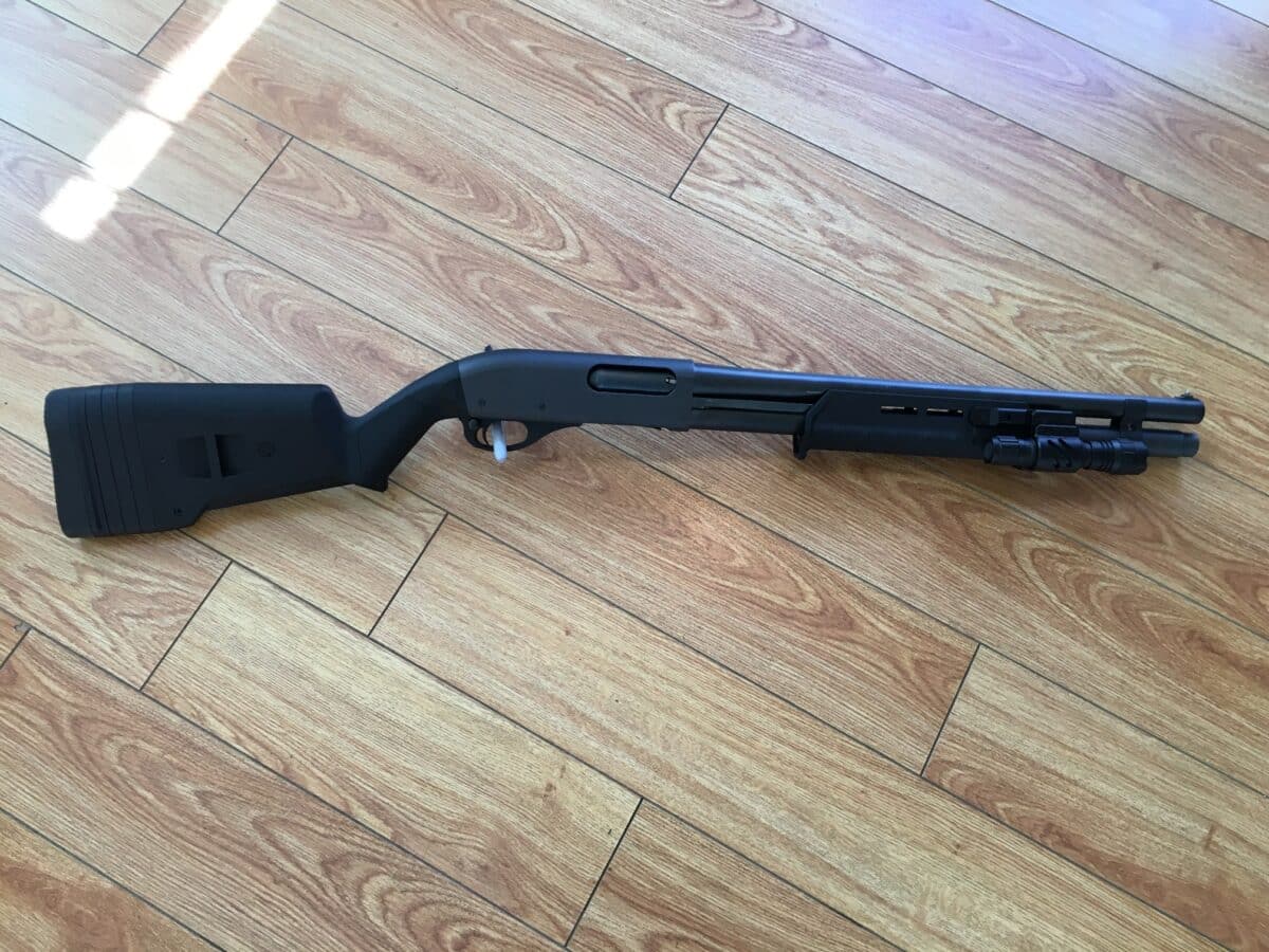 Fusil Remington 870 Magpul, (7 coups). Neuf.